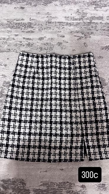 Юбка, Модель юбки: Прямая, Мини, С вырезом at lalafo.kg Юбка, Модель юбки: Прямая, Мини, С вырезом