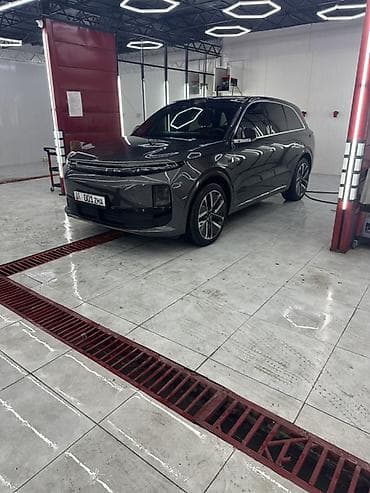 Lixiang L6: 2024 г., 1.5 л, Автомат, Гибрид, Внедорожник at lalafo.kg Lixiang L6: 2024 г., 1.5 л, Автомат, Гибрид, Внедорожник