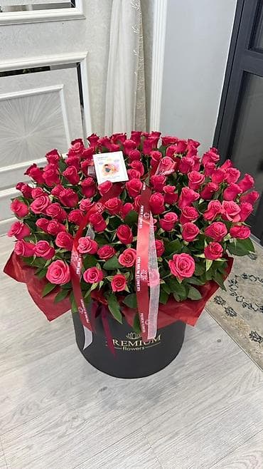 Большая шляпная коробка с розовыми розами - Эффектная композиция из at lalafo.kg Большая шляпная коробка с розовыми розами - Эффектная композиция из