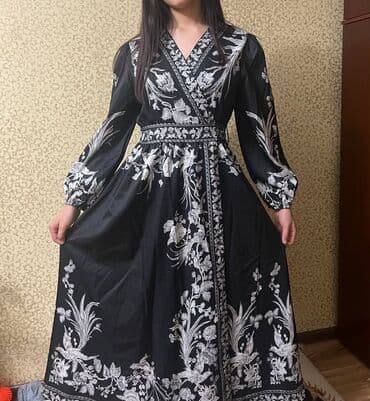 Платье миди с запашным лифом и длинными рукавами - Цвет: черный с at lalafo.kg Платье миди с запашным лифом и длинными рукавами - Цвет: черный с