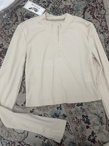 Топ, Трикотаж, Облегающая модель, Все размеры at lalafo.kg Топ, Трикотаж, Облегающая модель, Все размеры