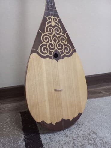 Домбра казак музыкалык аспабы. чехолу менен. абалы жакшы at lalafo.kg Домбра казак музыкалык аспабы. чехолу менен. абалы жакшы