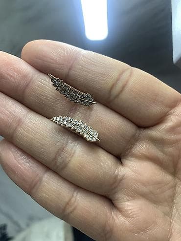 Серьги-каффы “Перо”, пара. Серебро - Дизайн: изящные перышки, плавно at lalafo.kg Серьги-каффы “Перо”, пара. Серебро - Дизайн: изящные перышки, плавно