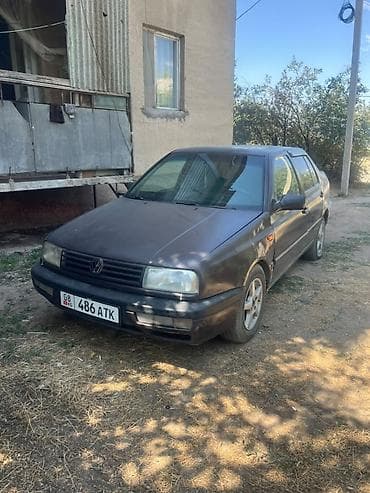 Volkswagen Vento: 1994 г., 1.8 л, Механика, Бензин, Седан at lalafo.kg — 3 Volkswagen Vento: 1994 г., 1.8 л, Механика, Бензин, Седан — 3
