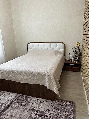 Продаем кровать, размеры: 1.60х2 метра. Без матраса и 2 тумбочки at lalafo.kg Продаем кровать, размеры: 1.60х2 метра. Без матраса и 2 тумбочки