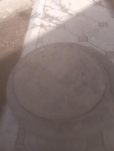 старый кавер: Круглая крышка люка, выполненная из прочного материала, предназначена at lalafo.kg — 1 старый кавер: Круглая крышка люка, выполненная из прочного материала, предназначена — 1