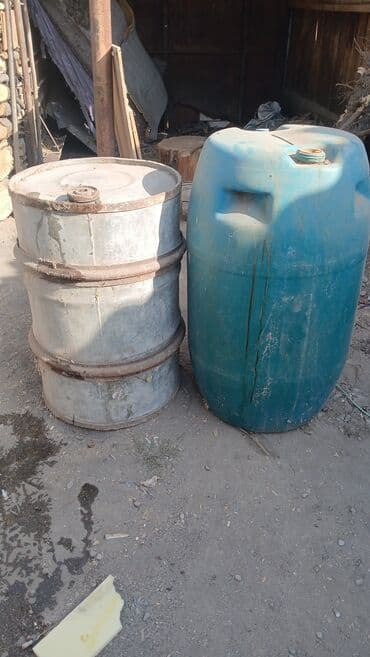 2 бочки одна ацынкованая вторая пластиковая at lalafo.kg 2 бочки одна ацынкованая вторая пластиковая