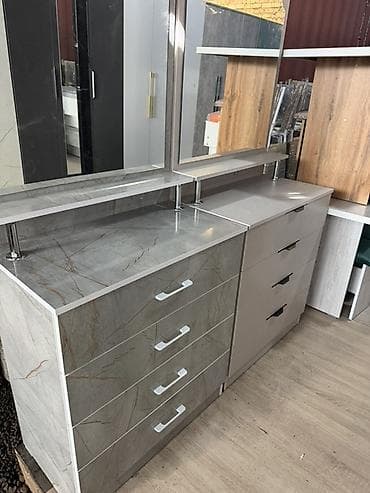 Туалетный столик, С зеркалом, цвет - Серый, ЛДСП at lalafo.kg Туалетный столик, С зеркалом, цвет - Серый, ЛДСП