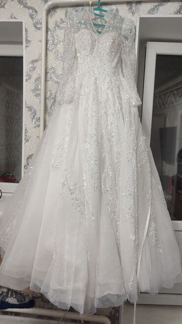 Свадебное платье, С корсетом, Фатин, Пышное, Пайетки, Б/у at lalafo.kg Свадебное платье, С корсетом, Фатин, Пышное, Пайетки, Б/у