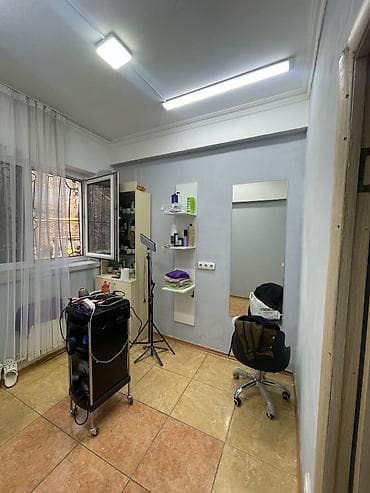Аренда кабинетов в салонах красоты, 9 м², Для визажиста at lalafo.kg Аренда кабинетов в салонах красоты, 9 м², Для визажиста