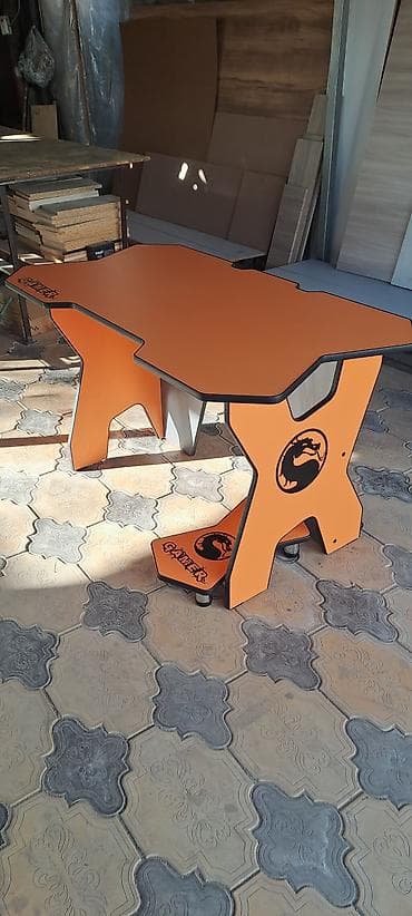 Бычуучу столдор: Продаю новый игровой компьютерный стол!! Размер стола 130см на 70см lalafo.kg да — 1 Бычуучу столдор: Продаю новый игровой компьютерный стол!! Размер стола 130см на 70см — 1