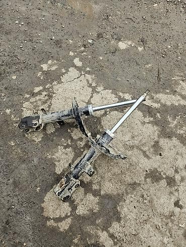 Задний амортизатор Toyota 2004 г., Б/у, Аналог, Китай at lalafo.kg Задний амортизатор Toyota 2004 г., Б/у, Аналог, Китай