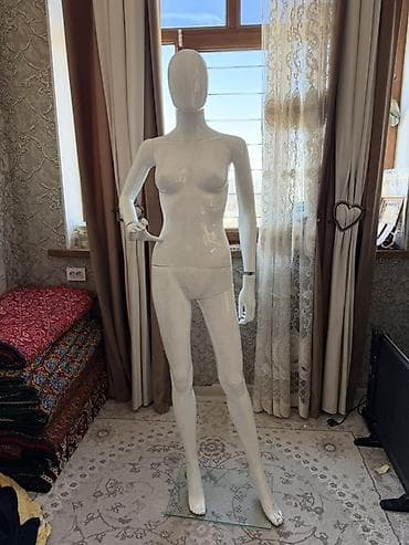 Манекен женский глянцевый, полноразмерный. - Материал: прочный at lalafo.kg Манекен женский глянцевый, полноразмерный. - Материал: прочный