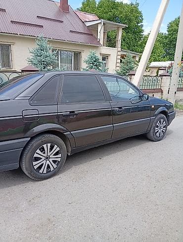 Volkswagen Passat: 1990 г., 1.8 л, Механика, Бензин, Седан at lalafo.kg Volkswagen Passat: 1990 г., 1.8 л, Механика, Бензин, Седан