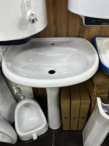 Раковина для ванной, Особенности: Глянцевое, Овальная форма, Материал: Керамика at lalafo.kg Раковина для ванной, Особенности: Глянцевое, Овальная форма, Материал: Керамика