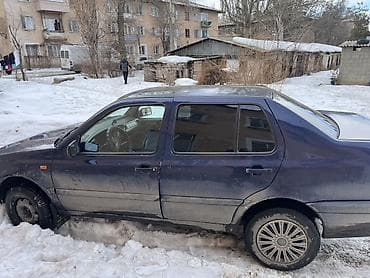 Volkswagen Vento: 1993 г., 1.8 л, Механика, Бензин, Седан at lalafo.kg Volkswagen Vento: 1993 г., 1.8 л, Механика, Бензин, Седан
