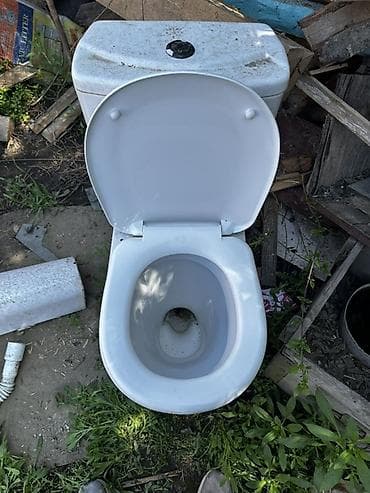 Унитаз-компакт с бачком и крышкой-сиденьем - Конструкция: напольный at lalafo.kg Унитаз-компакт с бачком и крышкой-сиденьем - Конструкция: напольный