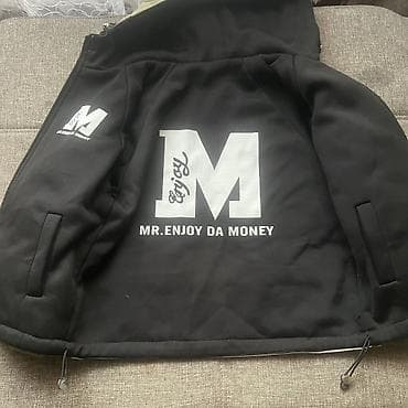 Продаю курточку на мальчика весеннюю двухстороннюю в хорошем качестве at lalafo.kg Продаю курточку на мальчика весеннюю двухстороннюю в хорошем качестве