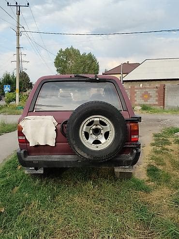 Toyota Hilux Surf: 1992 г., 2.4 л, Дизель, Внедорожник at lalafo.kg Toyota Hilux Surf: 1992 г., 2.4 л, Дизель, Внедорожник