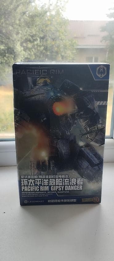 Набор фигурок/сборных моделей по фильму «Pacific Rim» (Тихоокеанский at lalafo.kg Набор фигурок/сборных моделей по фильму «Pacific Rim» (Тихоокеанский