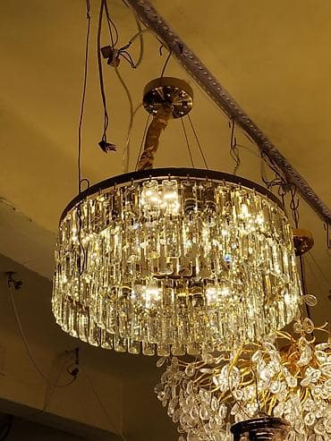 Подвесная хрустальная люстра в современном стиле - Форма: круглая at lalafo.kg Подвесная хрустальная люстра в современном стиле - Форма: круглая