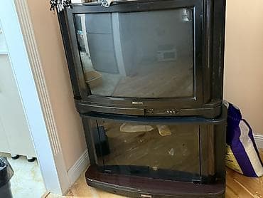 Отдаем даром. Телевизор Philips с ЭЛТ (кинескопом) + тумба под ТВ at lalafo.kg Отдаем даром. Телевизор Philips с ЭЛТ (кинескопом) + тумба под ТВ