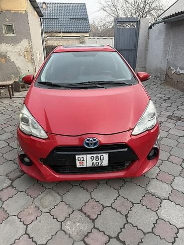 Toyota Prius C: 2016 г., 1.5 л, Автомат, Гибрид, Хэтчбэк at lalafo.kg Toyota Prius C: 2016 г., 1.5 л, Автомат, Гибрид, Хэтчбэк