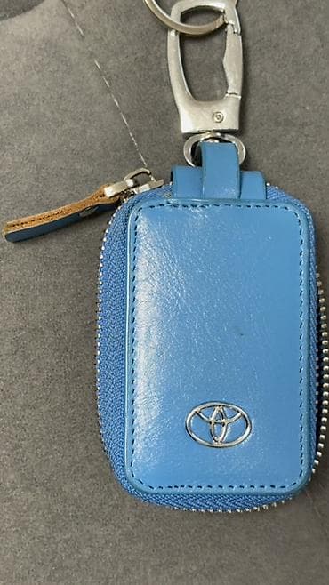 Ключница-брелок для автомобильного ключа Toyota - Компактный футляр at lalafo.kg Ключница-брелок для автомобильного ключа Toyota - Компактный футляр