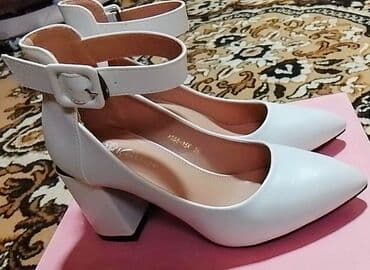 Белые женские туфли на устойчивом каблуке. - Форма мыска at lalafo.kg Белые женские туфли на устойчивом каблуке. - Форма мыска