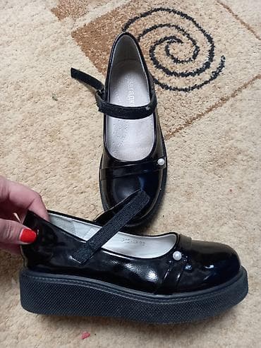 Лакированные детские туфли-мэри джейн черного цвета. - Верх at lalafo.kg Лакированные детские туфли-мэри джейн черного цвета. - Верх