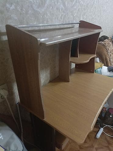 Бычуучу столдор: Компьютердик үстөлү, Колдонулган, Текчелери бар lalafo.kg да — 4 Бычуучу столдор: Компьютердик үстөлү, Колдонулган, Текчелери бар — 4