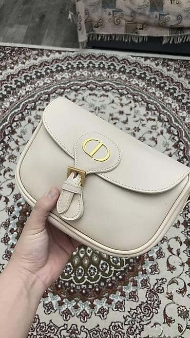 Кроссбоди-сумка в стиле saddle, цвет айвори (молочный) at lalafo.kg Кроссбоди-сумка в стиле saddle, цвет айвори (молочный)