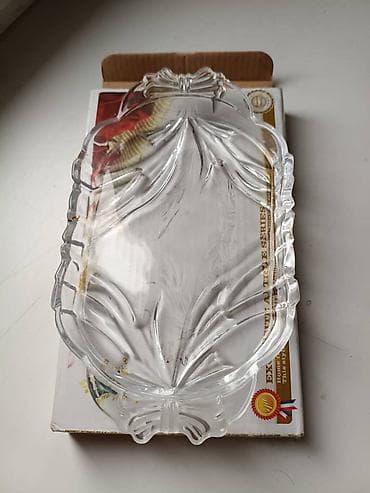 Стеклянное блюдо-салатник овальной формы. - Материал: прозрачное at lalafo.kg Стеклянное блюдо-салатник овальной формы. - Материал: прозрачное