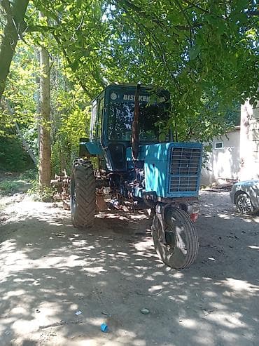 Трактор колесный, голубой, с кабиной и вертикальным выхлопом. На at lalafo.kg Трактор колесный, голубой, с кабиной и вертикальным выхлопом. На