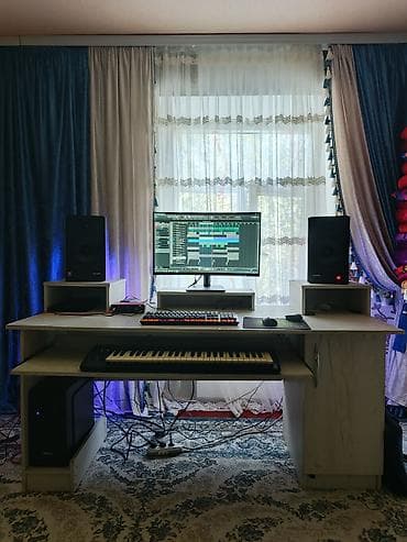 Компьютерный стол, Б/у, С полками at lalafo.kg Компьютерный стол, Б/у, С полками