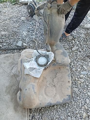 Топливный бак для автомобиля с горловиной и частью магистрали at lalafo.kg Топливный бак для автомобиля с горловиной и частью магистрали
