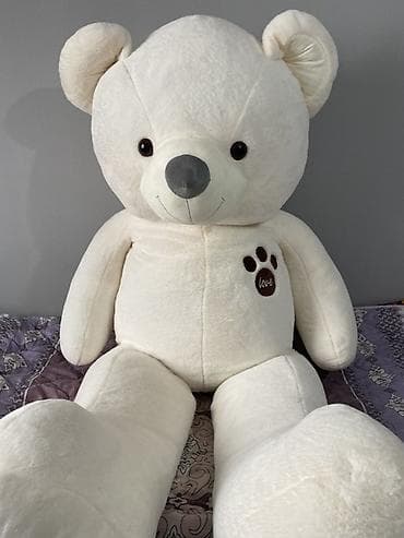 Большой плюшевый медведь-гигант, цвет молочный/айвори. - Высота at lalafo.kg Большой плюшевый медведь-гигант, цвет молочный/айвори. - Высота