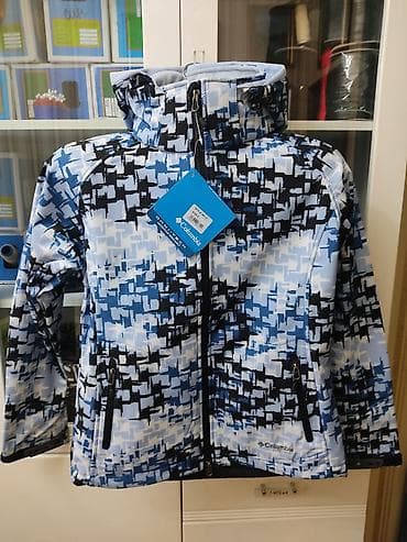 Куртка для активного отдыха софтшелл с утеплением и капюшоном at lalafo.kg Куртка для активного отдыха софтшелл с утеплением и капюшоном