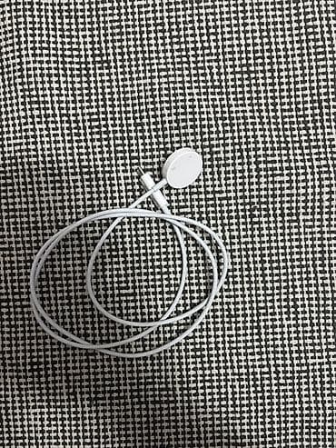 Зарядка для Apple Watches состояние новое at lalafo.kg Зарядка для Apple Watches состояние новое