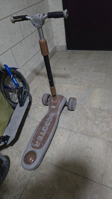 Детский самокат, Трёхколёсный, Б/у at lalafo.kg Детский самокат, Трёхколёсный, Б/у