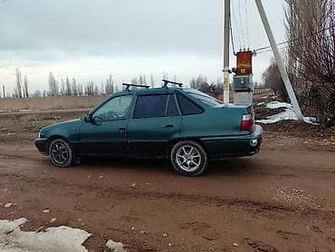 Daewoo Nexia: 2001 г., 1.5 л, Механика, Бензин, Седан at lalafo.kg Daewoo Nexia: 2001 г., 1.5 л, Механика, Бензин, Седан