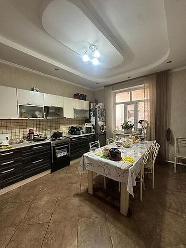 🏡 Продается 2-этажный дом в районе Колмо Предлагается просторный и at lalafo.kg 🏡 Продается 2-этажный дом в районе Колмо Предлагается просторный и