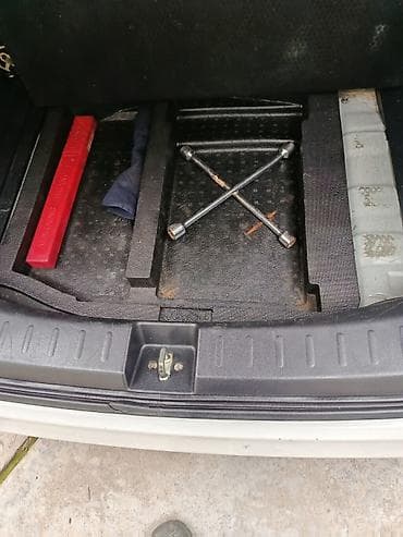 Honda Jazz: 2010 г., 1.3 л, Механика, Бензин, Хэтчбэк at lalafo.kg — 10 Honda Jazz: 2010 г., 1.3 л, Механика, Бензин, Хэтчбэк — 10