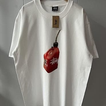 Футболка Stüssy с принтом Gas Can Как смотрися на мне можете at lalafo.kg Футболка Stüssy с принтом Gas Can Как смотрися на мне можете