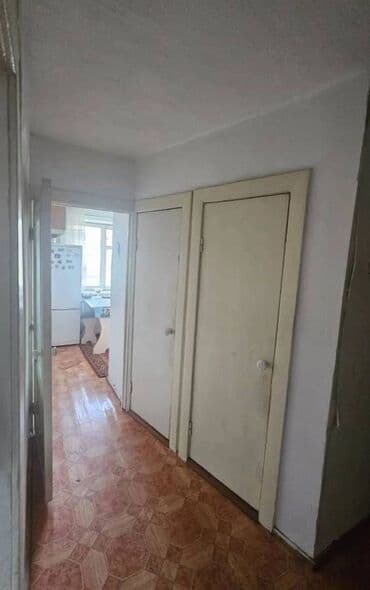 Ковролин: 2 бөлмө, 45 м², Жеке план, 4 кабат, Эски ремонт lalafo.kg да — 2 Ковролин: 2 бөлмө, 45 м², Жеке план, 4 кабат, Эски ремонт — 2