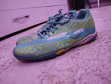 Легкие футбольные бутсы для игры на искусственном газоне/траве (TF) - at lalafo.kg Легкие футбольные бутсы для игры на искусственном газоне/траве (TF) -