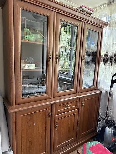 Классический буфет-витрина из массива/МДФ под натуральное дерево - at lalafo.kg Классический буфет-витрина из массива/МДФ под натуральное дерево -
