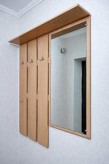 Прихожая с зеркалом — 3000 сом Продаётся компактная и удобная прихожая at lalafo.kg Прихожая с зеркалом — 3000 сом Продаётся компактная и удобная прихожая