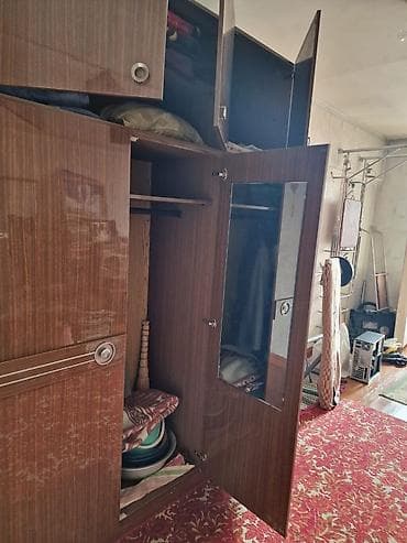 Советский Шкаф с антресолью, тумба с зеркалом, пуф, табуретки at lalafo.kg Советский Шкаф с антресолью, тумба с зеркалом, пуф, табуретки