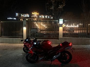 Продам спортивный мотоцикл туристического класса в ярком красно‑черном lalafo.kg да — 1 Продам спортивный мотоцикл туристического класса в ярком красно‑черном — 1